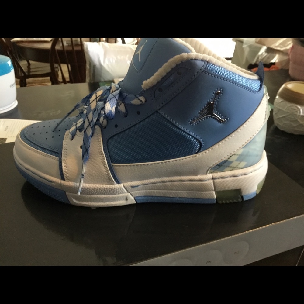 Jordan 9” Skool II size 6 Youth